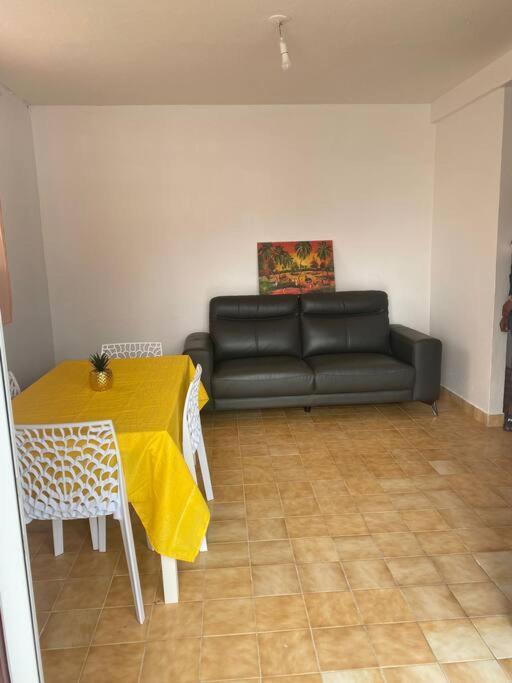Appartement A Proximite De La Plage Du Bourg ! Sainte-Anne  Buitenkant foto