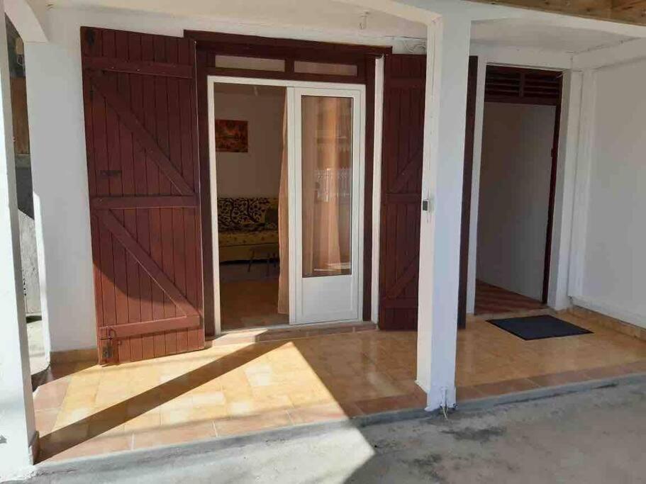 Appartement A Proximite De La Plage Du Bourg ! Sainte-Anne  Buitenkant foto