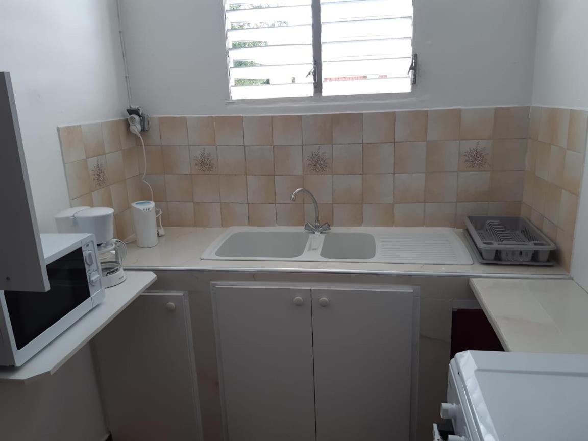 Appartement A Proximite De La Plage Du Bourg ! Sainte-Anne  Buitenkant foto