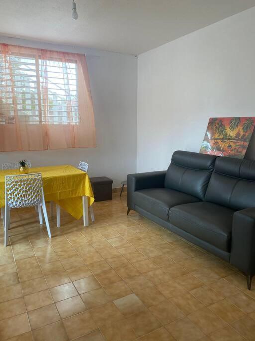 Appartement A Proximite De La Plage Du Bourg ! Sainte-Anne  Buitenkant foto